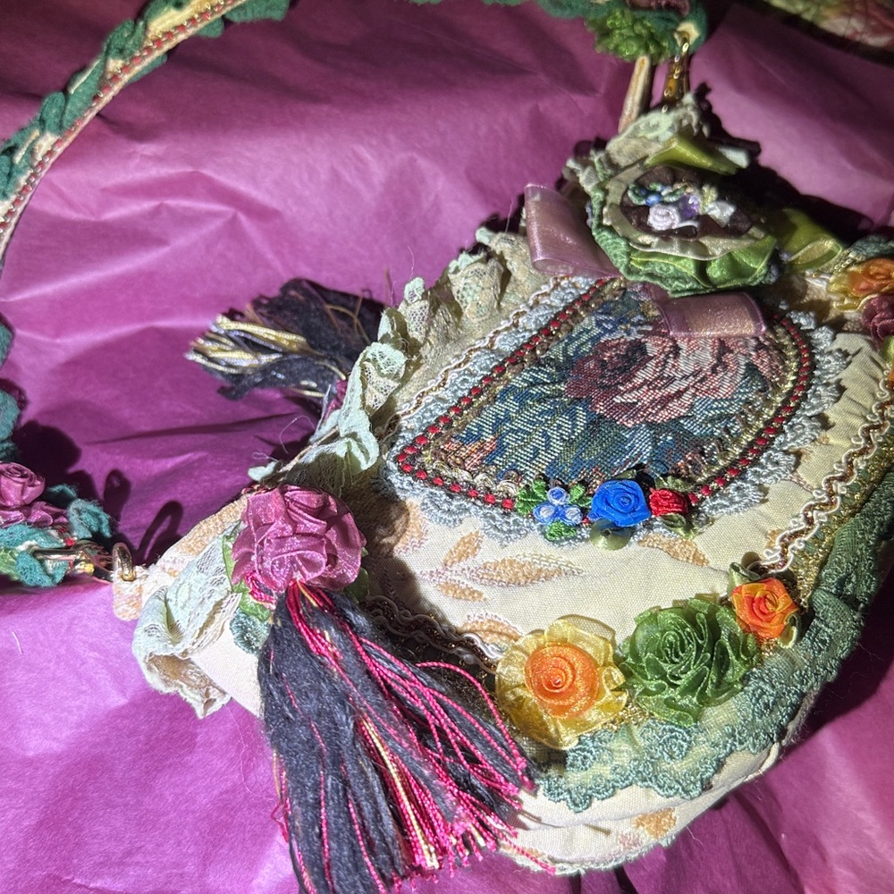 Vintage lace bag tapestry clutch 80s ribbons fairycore EUC removable straps